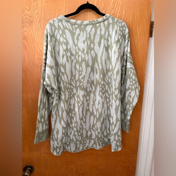 XCVI Olive and Cream Long Sleeve Top XL - Picture 8 of 8